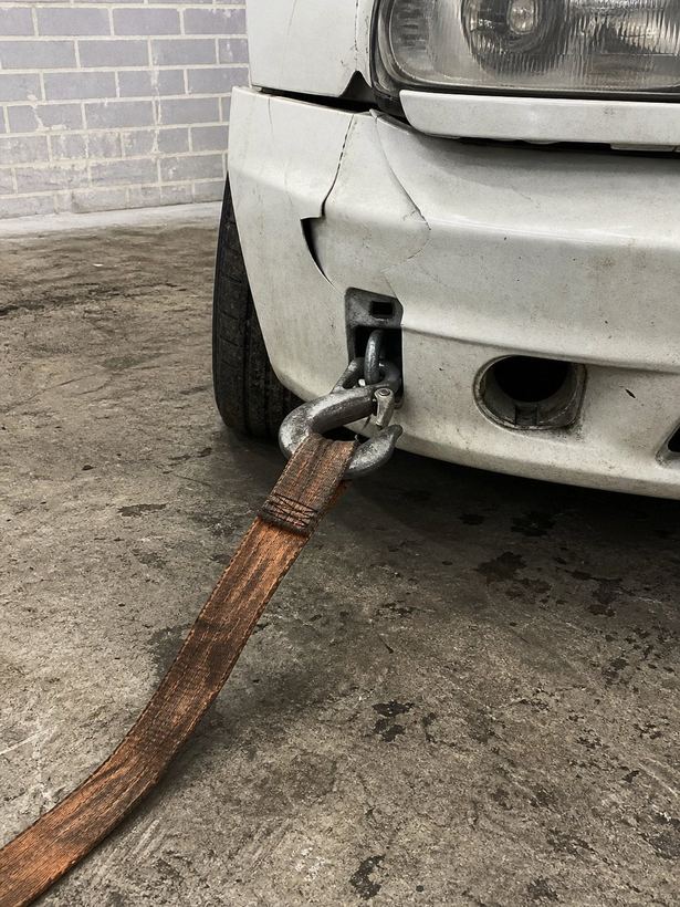 Машину не на ходу забираем на тросе